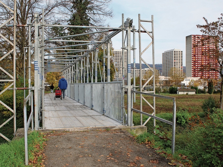 Boostocksteg: Die provisorische Gerüstbrücke soll durch eine Stahlkonstruktion ersetzt werden. Melanie Bär
