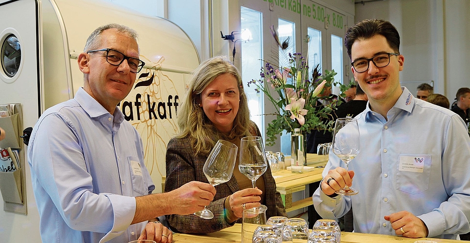 Hörberater Heinz (l.) und Dominic Anner sowie Coach Sonja La Hey. Hörberater Heinz (l.) und Dominic Anner sowie Coach Sonja La Hey.