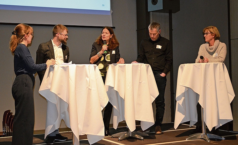 Podium Moderatorin Martina Liebert (l.), Alain Burger, Tanja Temel, Markus Zoller und Judith Zimmermann. Irene Hung-König