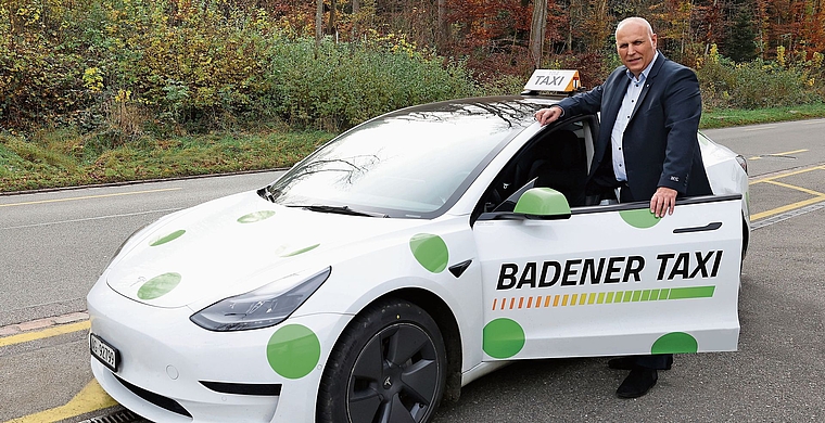 Inhaber und Taxichauffeur Avni Hajrullahu fährt mit Badener Taxi 24/7 GmbH in die Zukunft. zVg
