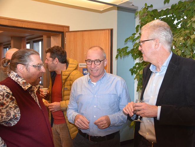 Ammannkandidat Markus Haas (M.) im Gespräch. sbi Ammannkandidat Markus Haas (M.) im Gespräch. sbi