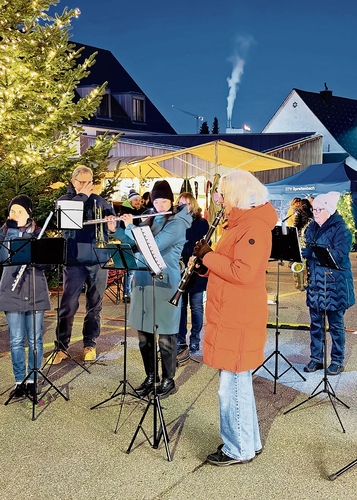 Die Musikgesellschaft Spreitenbach spielt einige Lieder. ste Die Musikgesellschaft Spreitenbach spielt einige Lieder. ste