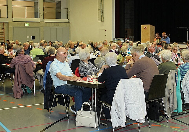 134 Würenloser Senioren nahmen am Mittagessen teil. Beim Ausflug sind es jeweils 80 bis 90 Personen. Rahel Bühler