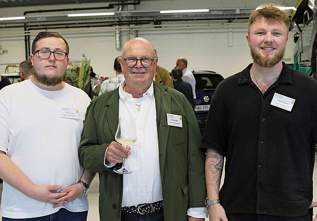 Walter Benz (Mitte) übergibt sein Treuhandunternehmen bald an Enkel Patrick Benz. Er führt das Unternehmen künftig mit seinem Kollegen Nicolas Frick (l.).