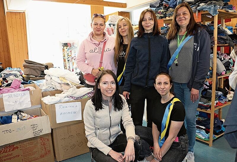 Gosha Zaranska (hinten links) mit freiwilligen Helferinnen im Kindergarten Zelgmatt in Killwangen. Melanie Bär