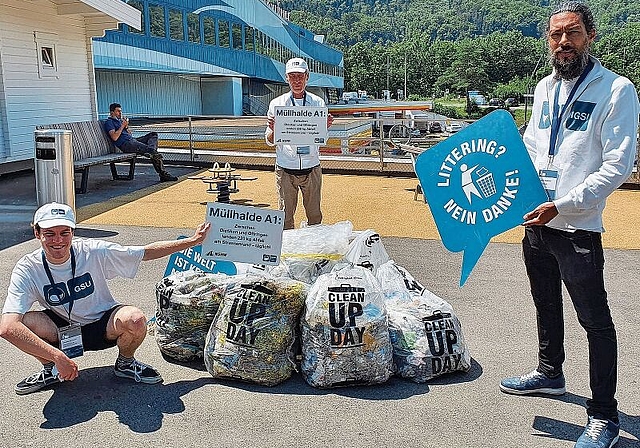 Im Einsatz gegen Littering: Jérôme Messmer, Markus Kost, Cédric Québatte (v.l.).Robin Schwarz