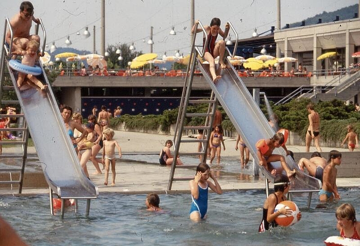 Das Hallen- und das Freibad waren von Anfang an ein Treffpunkt für Familien und Sportler.Archiv Tägi/zVg