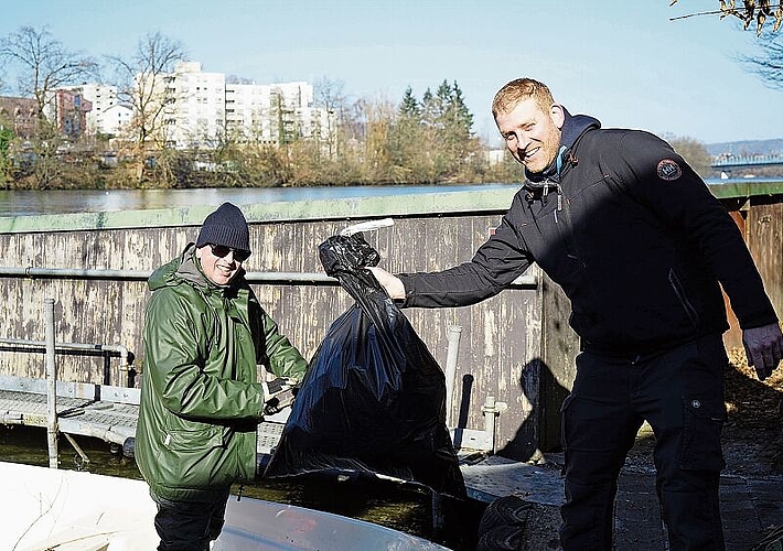 Fleissige Helfer: Rund 80 Freiwillige halfen mit, die Limmat von Unrat zu befreien.rom
