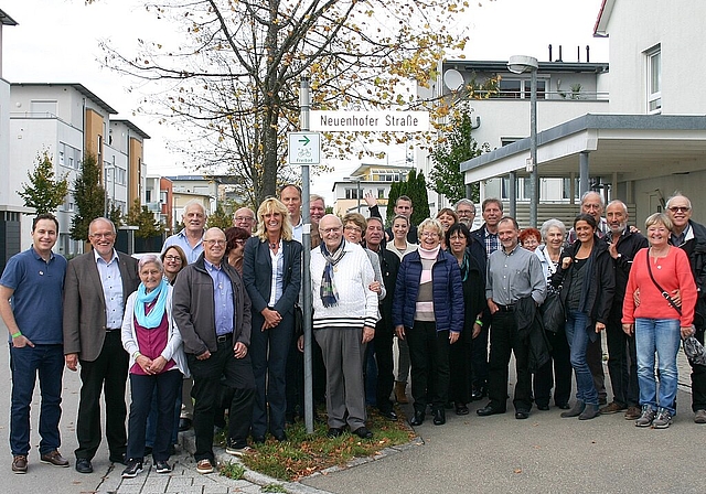 In Holzgerlingen <em>gibt es sogar eine Strasse, die den Namen Neuenhofs trägt. Das Foto mit der Neuenhofer Delegation entstand anlässlich der 30-jährigen Partnerschaft im Oktober 2014.</em><em>zVg</em>
