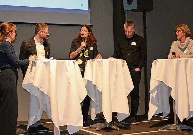 Podium Moderatorin Martina Liebert (l.), Alain Burger, Tanja Temel, Markus Zoller und Judith Zimmermann. Irene Hung-König