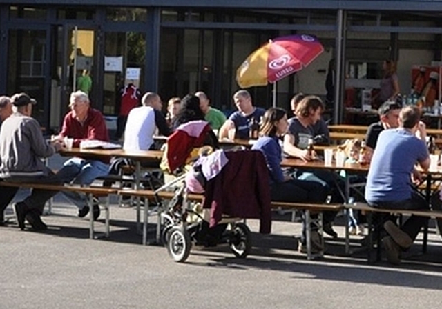 Am 19. Oktober sind nebst einem feinen Raclette-Essen spannende Fussballspiele zu sehen. Foto: zVg