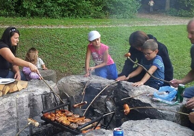 An die 50 Personen nahmen am Grillplausch teil. Foto: zVg