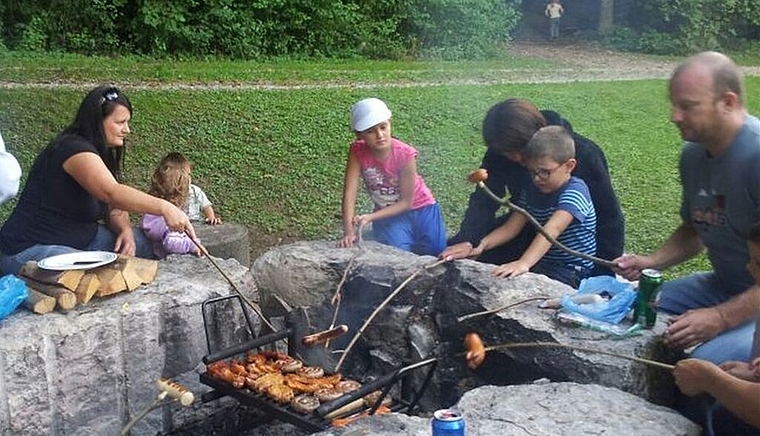 An die 50 Personen nahmen am Grillplausch teil. Foto: zVg