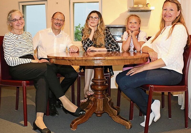 Verstehen sich gut: Evelyne und Bruno Bernasconi mit Valeriia Skotarenko, Veronika und Olena Ponomarenko (v.l.) . Melanie Bär