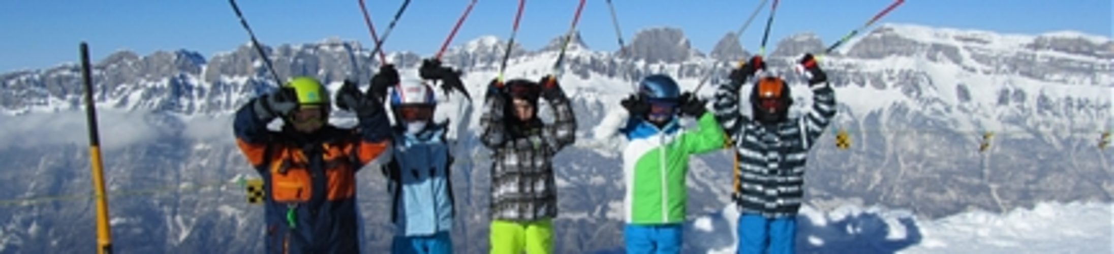 Marc, Timon, Kai, Lucien und Nik vor dem herrlichen Bergpanorama.
