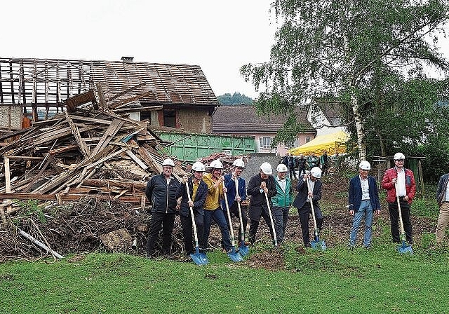 Der Spatenstich beim Mühli-Hof ist vollbracht. Bild: Dieter Minder
