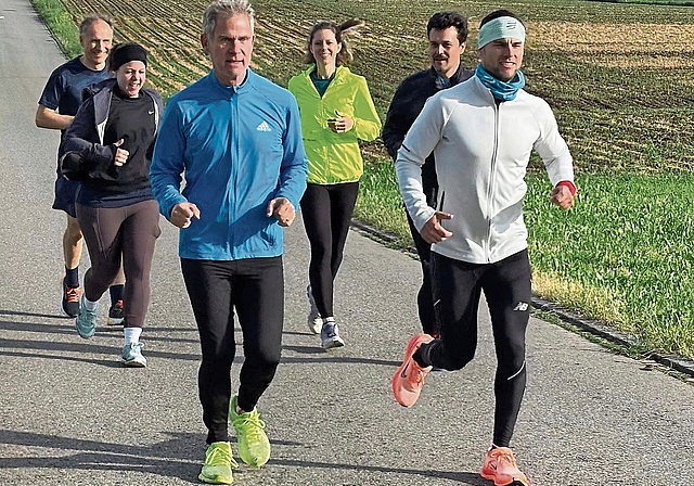 Christian Bärlocher (l.) bietet zusammen mit Pascal Schenk seit einem Jahr einen wöchentlichen Lauftreff an in Würenlos. zVg