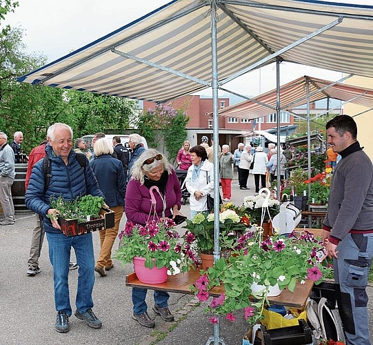 Rund 1000 Besucher freuten sich über die Angebote der 35 Aussteller. bär
