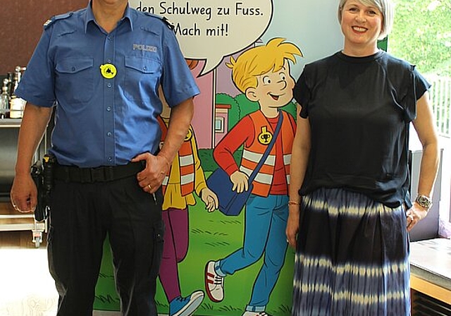 Stadtpolizist Martin Gilgen (mit dem Magnetorden) und Karin Fleischer von Badenmobil. Rahel Bühler