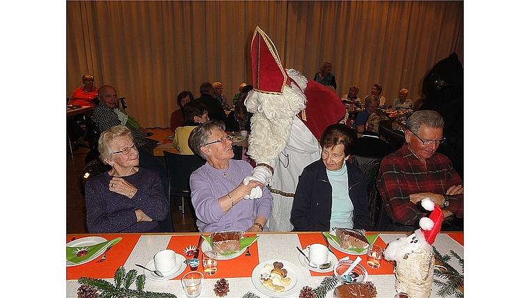 Ein voller Saal freute sich auf den Samichlaus. Foto: zVg