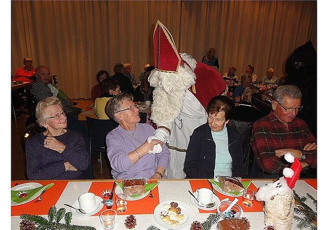 Ein voller Saal freute sich auf den Samichlaus. Foto: zVg