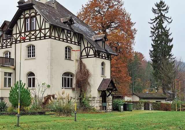 Dort, wo die Bauprofile stehen, sollen die Container aufgebaut werden. Irene Hung-König
