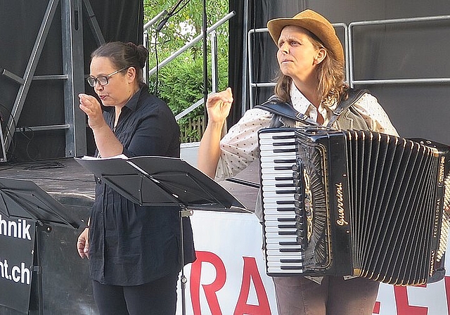 Das Theaterduo «Knuth und Tucek» <em>sorgte am Freitagabend für gute Unterhaltung. (Muriel Zweifel)</em>
