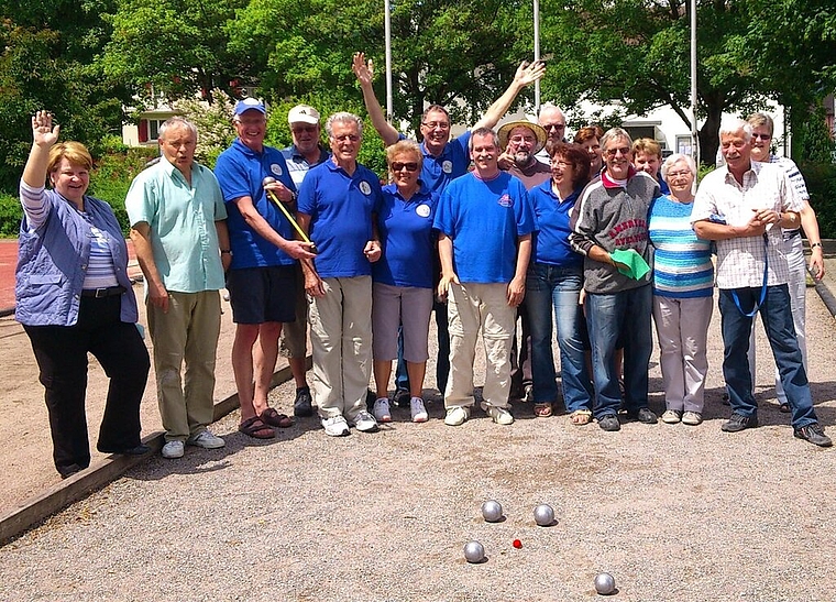 Pétanque-Freunde Killwangen freuen sich auf die Saison. Foto: zVg