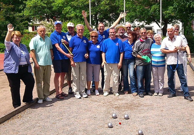 Pétanque-Freunde Killwangen freuen sich auf die Saison. Foto: zVg