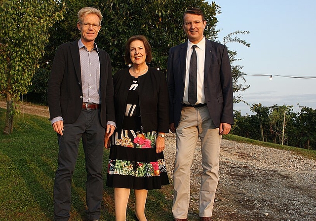 Von links: Consuleo Senn (Präsident der FDP Würenlos), Christine Egerszegi (Präsidentin Eidg. BVG-Kommission) und SVP-Nationalrat Thomas Burgherr beim Bickgut in Würenlos.Sibylle Egloff