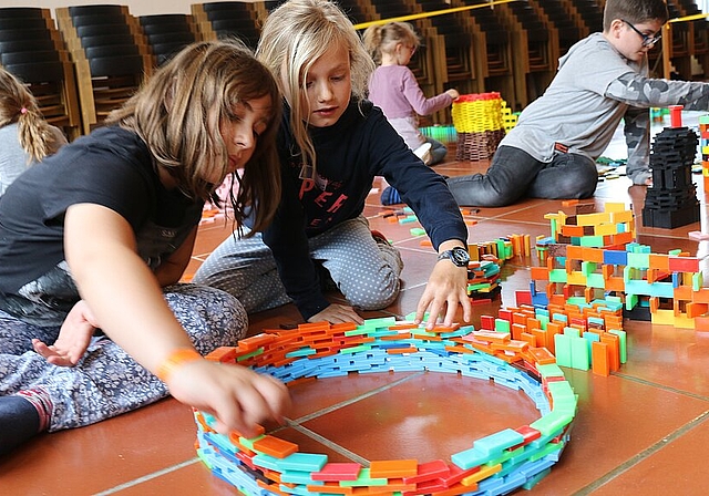 Knapp 30000 Dominosteine <em>haben die Kinder vergangene Woche verbaut.Melanie Bär</em>