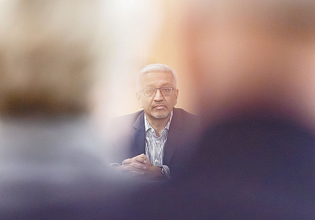 Finanzvorsteher Orun Palit stellte an der Einwohnerratssitzung für das Jahr 2026 ein weiteres Minus in Aussicht. Severin Bigler/CH Media