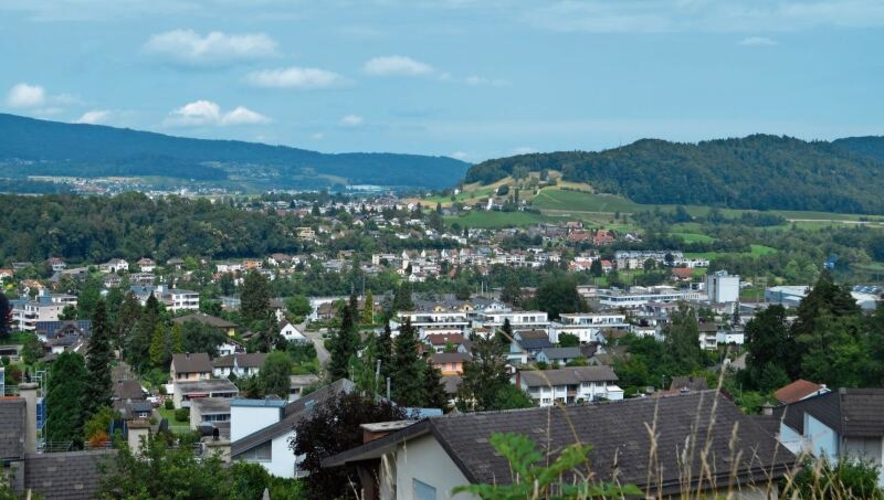 Während des Spaziergangs innehalten und den Blick über Killwangen schweifen lassen. ihk