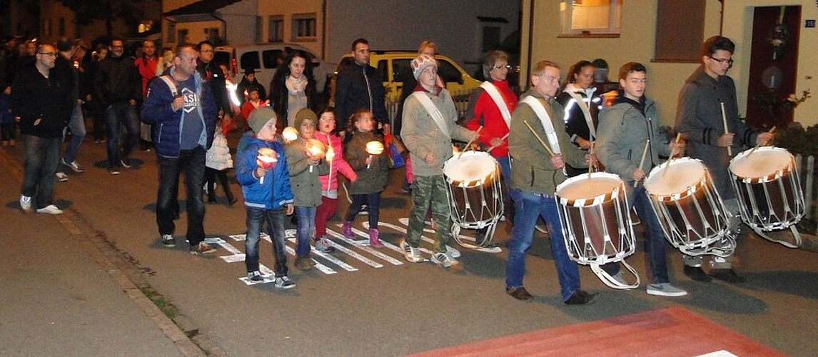 ... führten auch dieses Jahr den Räbeliechtliumzug an. Fotos: zVg