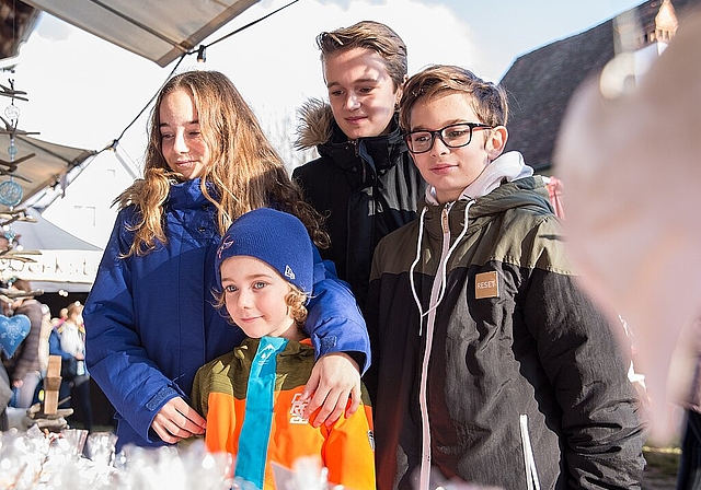 Auch für die jungen Besucher war der Markt interessant. (Barbara Scherer)
