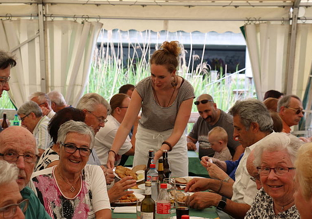 Viele Gäste kamen ans Fischessen in Killwangen. (Melanie Bär)
