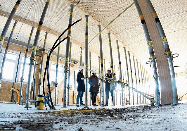 Auf der 600 Quadratmeter grossen Baustelle: Die Geschwister Timo Kunz, Livia Keller und Nico Kunz.Melanie Bär