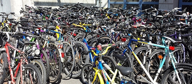 152 Velos und zahlreiche Skis kamen am Sammeltag zusammen. Foto: zVg