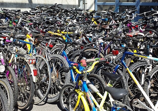 152 Velos und zahlreiche Skis kamen am Sammeltag zusammen. Foto: zVg