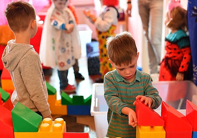 Symbolbild: Kinder spielen in einer Kita. (AZ Archiv)