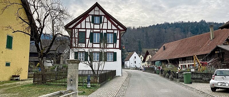 Die fünf Dorfbrunnen an der Dorfstrasse in Neuenhof spielen für die Neugestaltung eine wichtige Rolle. Philipp Zimmermann