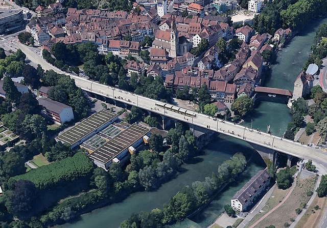 Die Limmattalbahn wird nach Baden verlängert. Das scheint unbestritten. Die Frage ist jedoch, ob in Zukunft nur sie die Hochbrücke benutzen wird oder ob auch noch andere Verkehrsmittel, wie Autos oder Velos, gestattet sind.   Visualisierung: zVg