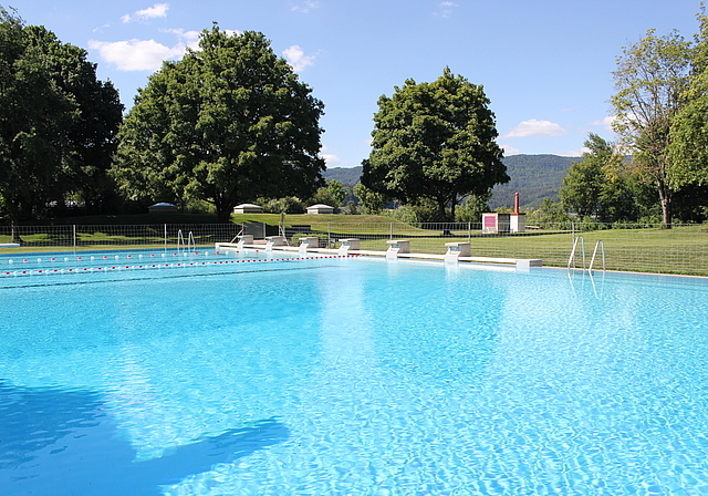 Ab Samstag kann man im «Wiemel» in Würenlos wieder schwimmen. Allerdings mit Vorschriften. Längen schwimmen muss man etwa im Kreisverkehr.  Rahel Bühler
