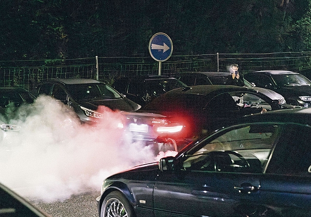 Rauchende Reifen Autoposer bei der Raststätte Würenlos im 2023. Valentin Hehli/Archiv