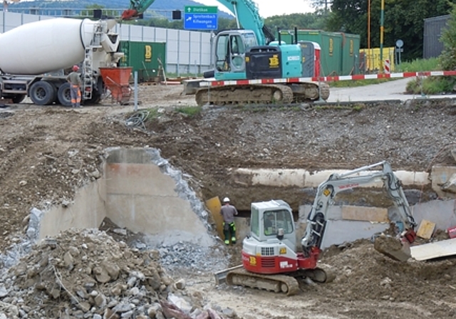 Im Frühjahr 2011 wurde das alte Kläranlagebecken, das im Jahr 1967 in Betrieb genommen wurde, abgebrochen.
