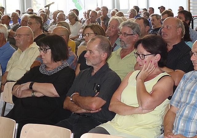 Rund 200 Neuenhoferinnen und Neuenhofer nahmen am Infoabend teil.
