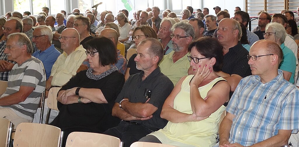 Rund 200 Neuenhoferinnen und Neuenhofer nahmen am Infoabend teil.
