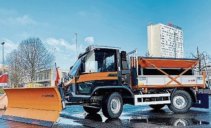 Neues Kommunalfahrzeug für leichte Bauarbeiten, zum Salzstreuen und Schneeschippen. crb
