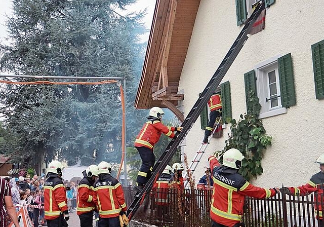 Als Mitglied der Feuerwehr hat man nicht unbedingt mit Feuer zu tun. Es gibt auch viele andere Aufgaben zu bewältigen. 
