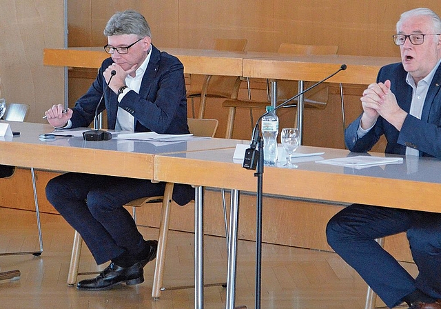 Infos zum möglichen Deal kommen von Gemeindeammann Markus Haas (l.), Regierungsrat Dieter Egli und dem ehemaligen Gemeindeammann Roland Kuster. Irene Hung-König